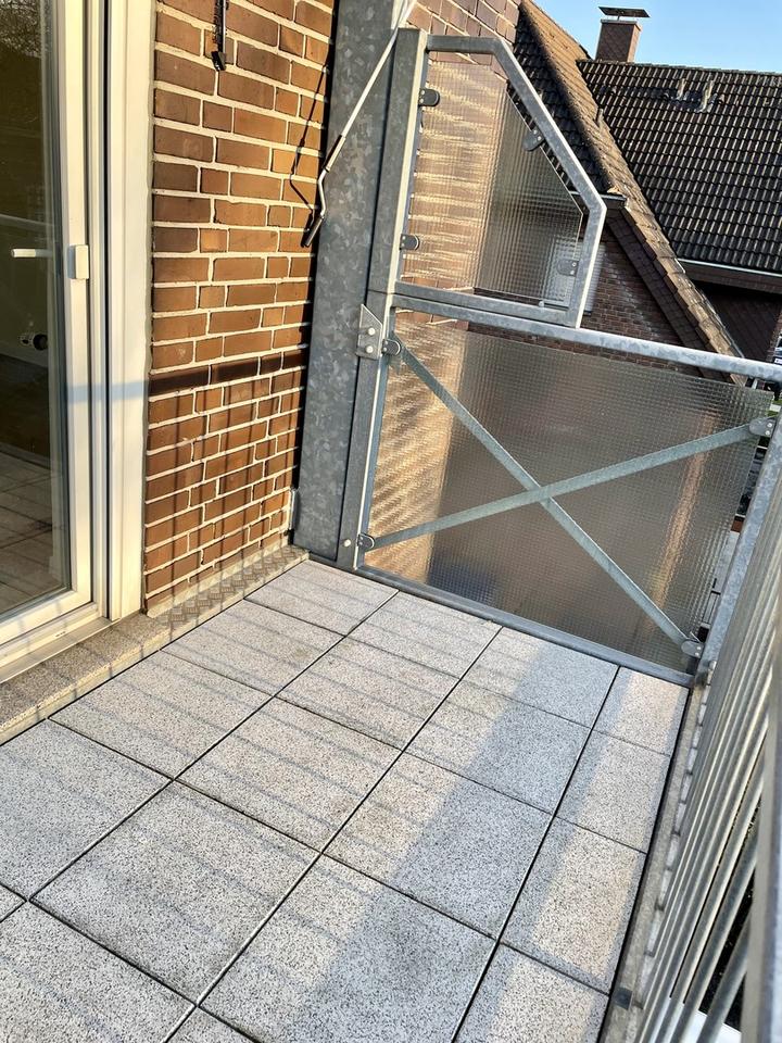 Lichtdurchflutete Wohnung, renoviert, Südbalkon, zentral – Bild 9