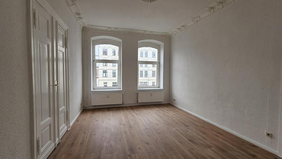 Großzügige 3-Zimmer-Wohnung, frisch modernisiert, Dusch-Wannenbad – Bild 2