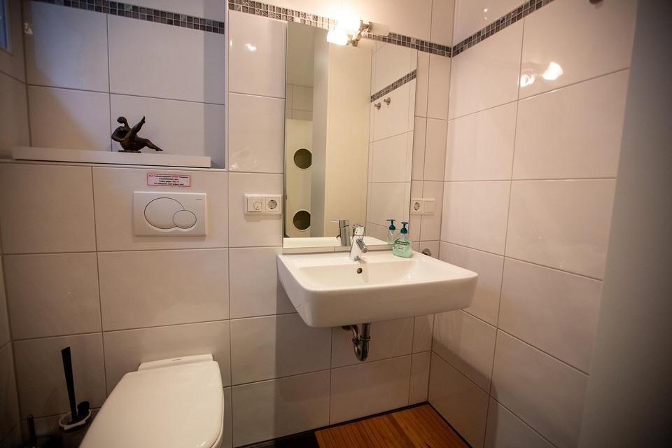 Vollausgestattete, möblierte Moderne Doppelhaushälfte am Wörthsee – Bild 5