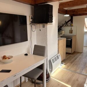 Vermietete DG-Wohnung mit 7,2 % Rendite — renoviert (inkl. Elektrik), Energieklasse B, prov.frei