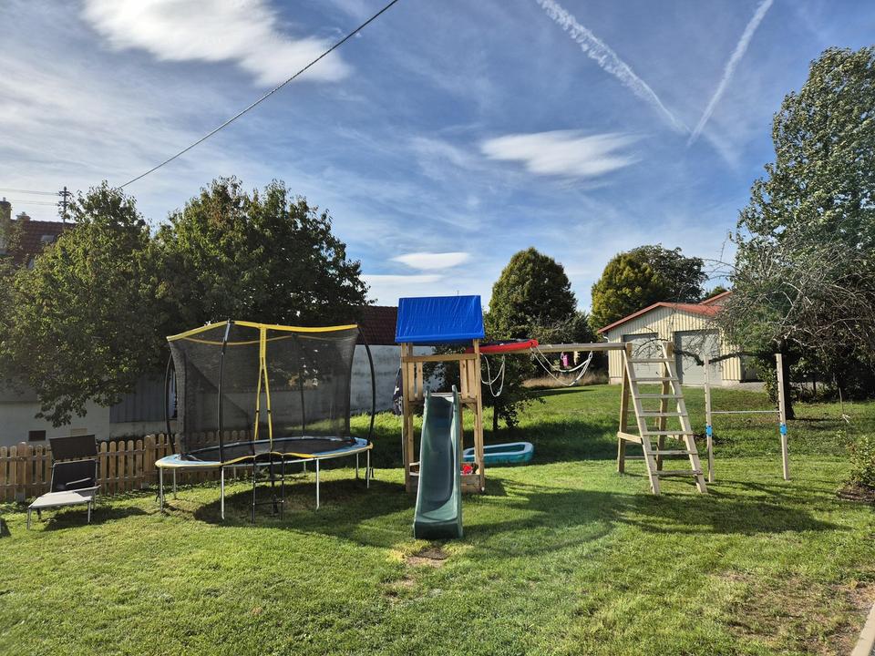 Großzügiges Einfamilienhaus in Massivbauweise mit großem Garten und PV-Anlage - Preis VB – Bild 4