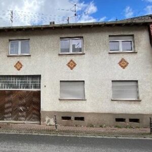 Großes Grundstück, Haus und Scheuer mit Ausbaupotential