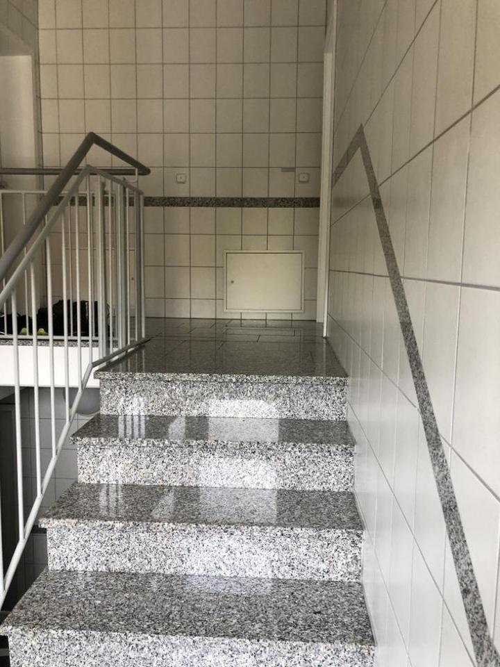 Helle Dachgeschosswohnung mit Tiefgaragenstellplatz – Bild 3