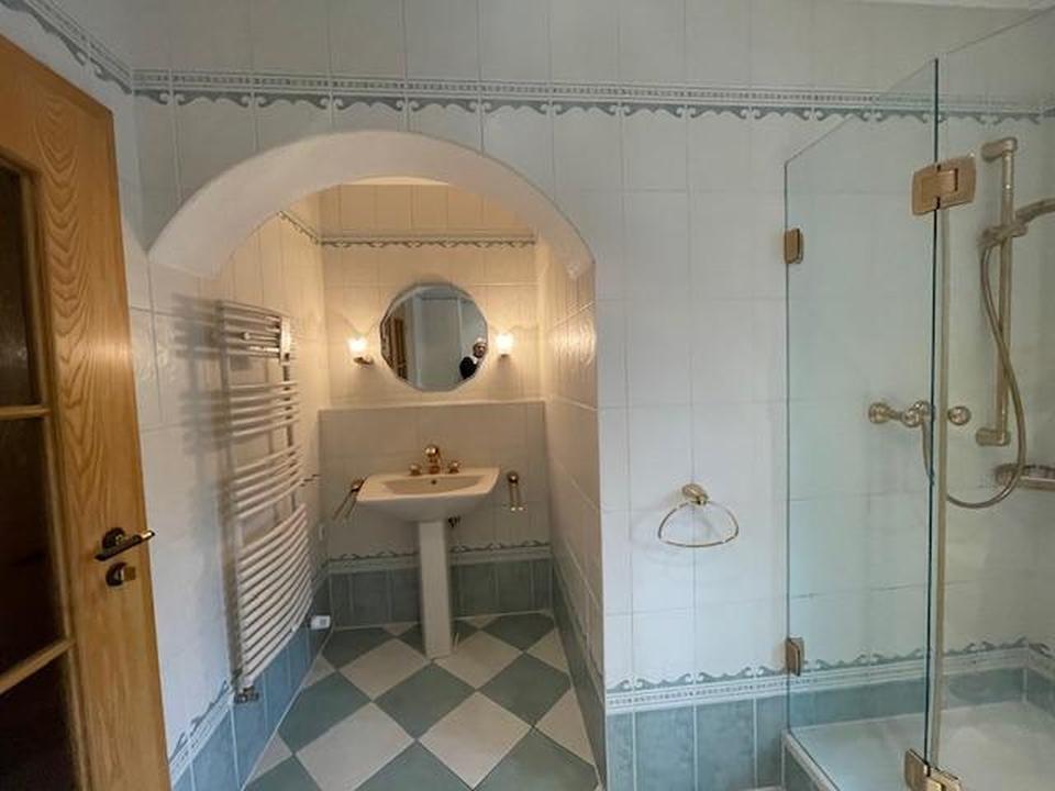 Gepflegtes Stadthaus mit Garten und Terrasse – Bild 14