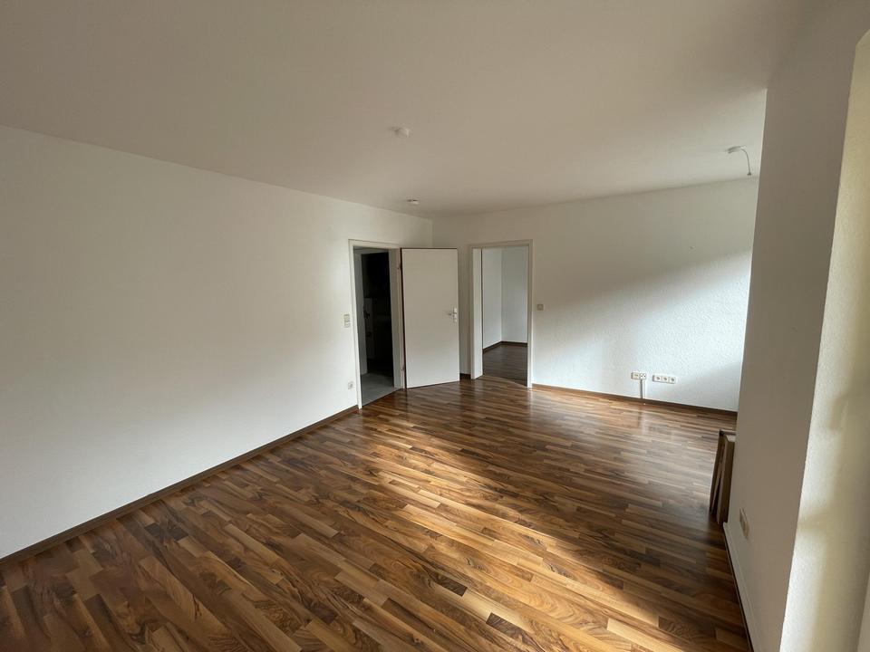 Helle Zwei-Zimmer-Wohnung mit Sonnenbalkon zu verkaufen – Bild 4
