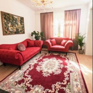 „Helle 2,5-Zimmer-Wohnung mit Balkon und Garten in zentraler Lage“