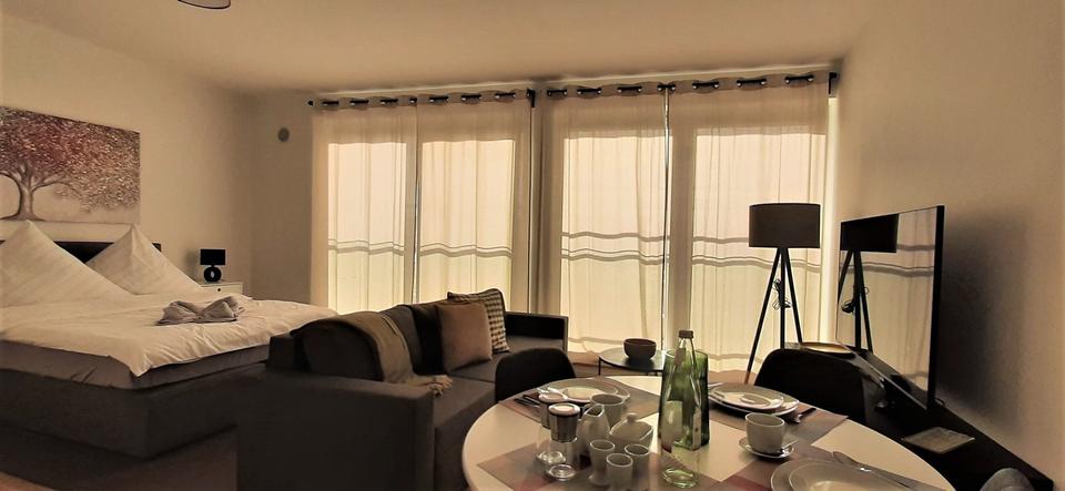 Unbefristet/Non-limited Rooftop Studio Furnished / Dachgeschoss Studio Möbliert – Bild 5