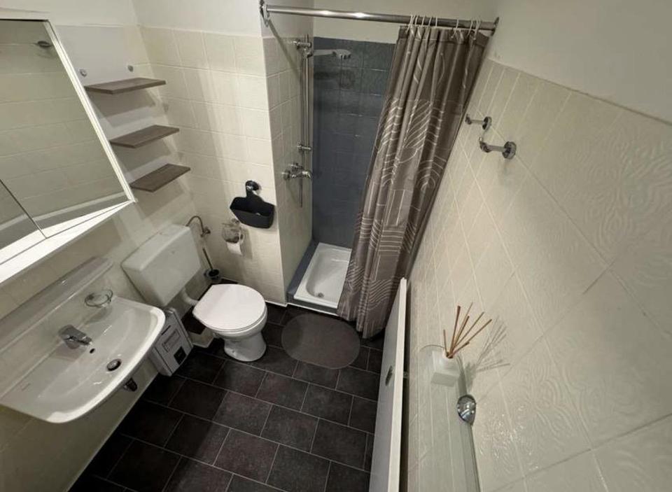 Möblierte 1-Zimmer-Wohnung im 10. Stock mit herrlicher Aussicht – Bild 2