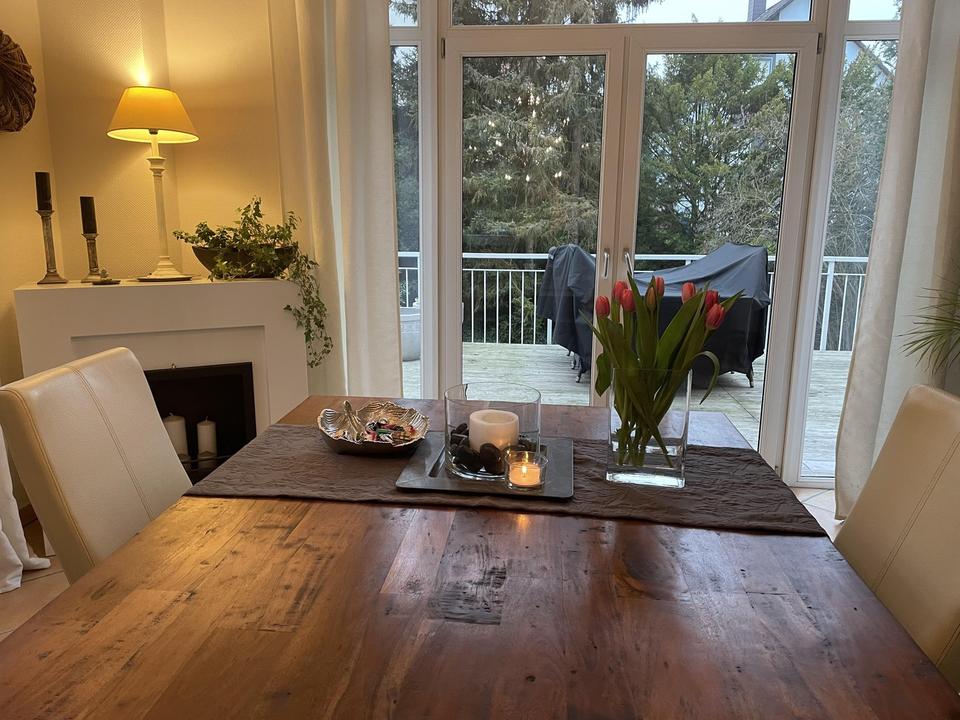 Charmantes Einfamilienhaus geh. Ausstattung mit Bachlauf – Bild 10