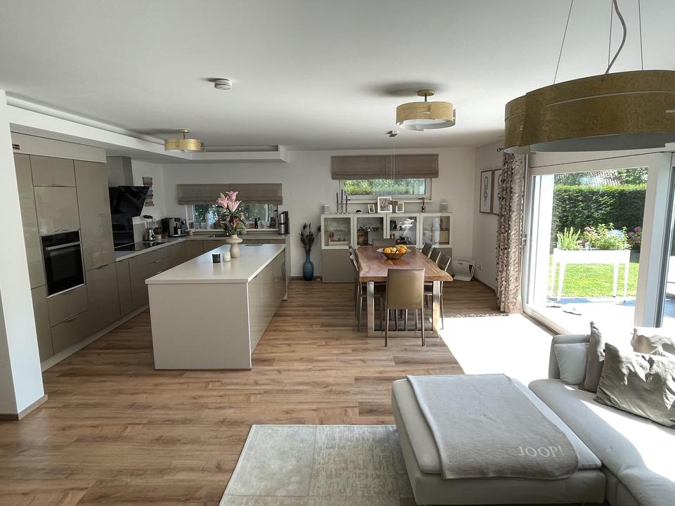 Moderne, neuwertige DHH (Effizienzklasse A) mit Einliegerwohnung - provisionsfrei – Bild 14