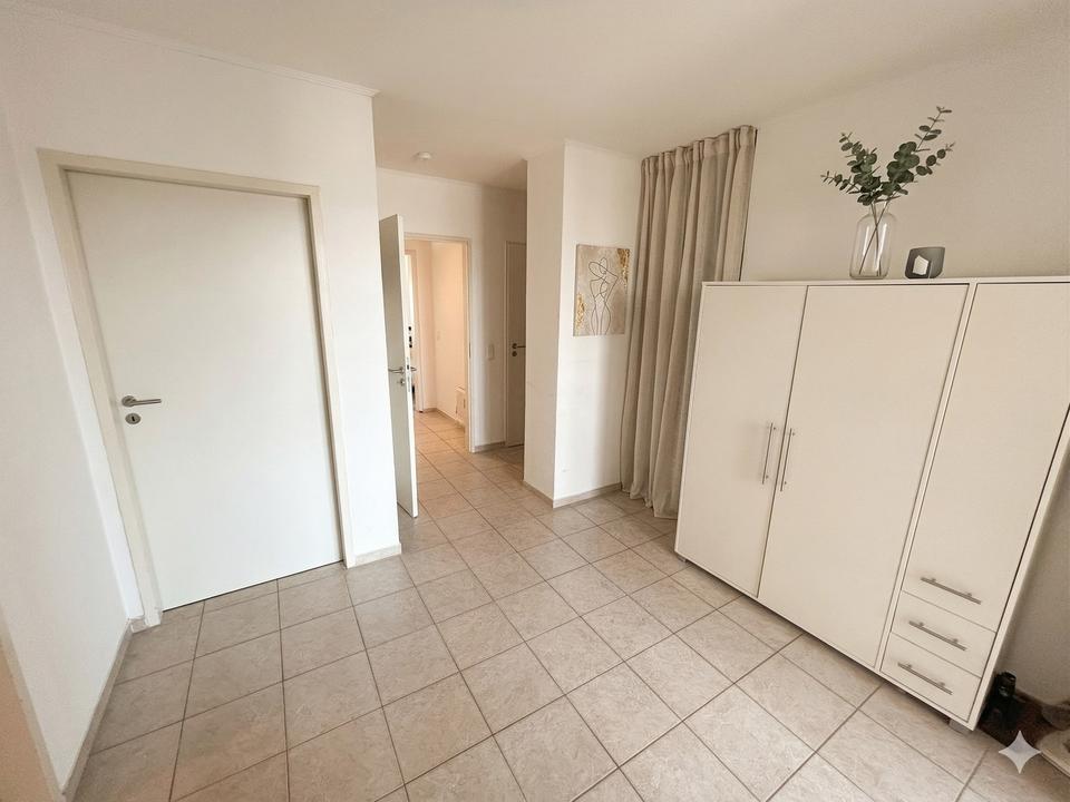 Sonnige 3-Zimmer-Wohnung mit 2 Balkonen und Fernblick plus Stellplatz in Kerpen – Bild 6