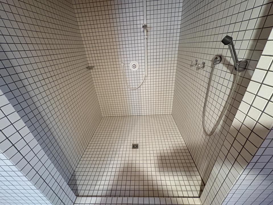 Solides Einfamilienhaus mit großem Grundstück für Gestalter und Familien – Bild 33