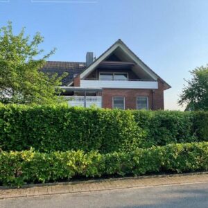 Mehrere Generationen oder ganz viel Platz: Großes Haus in Varel Stadt zu verkaufen