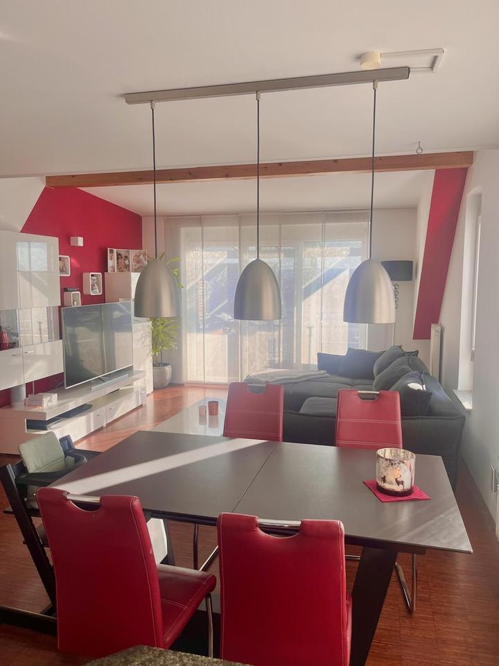 Möblierte 4,5-Zi.-Dachmaisonette mit Galerie, großem Balkon, TG & E-Ladestation – Bild 3