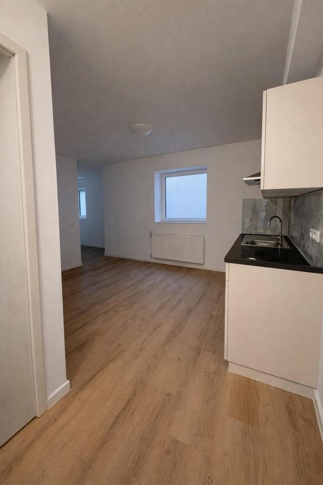 Modern sanierte 2-Zimmer-Wohnung mit Einbauküche inkl. Strom und Heizkosten – Bild 6