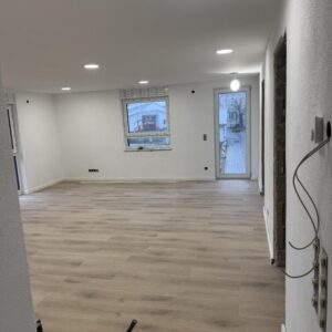 Erstbezug nach Kernsanierung: 3ZKB mit 2 Balkonen , gehobener Innenausstattung und Stellplatz