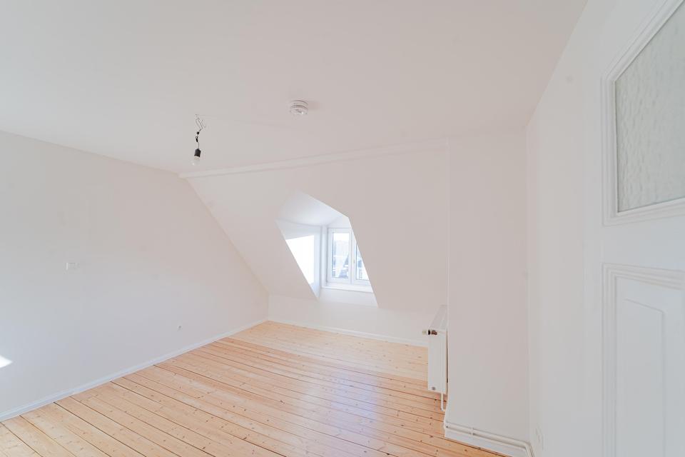 Charmante DG-Wohnung - renoviert, mit neuer EBK und separatem Speicher in Lübeck – Bild 6