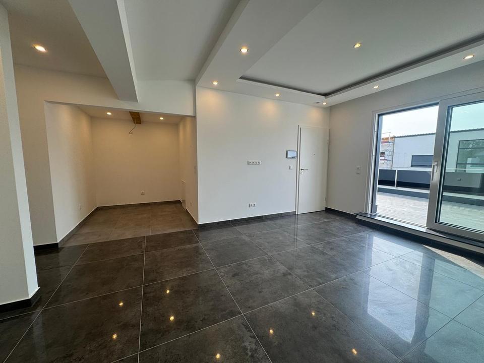 Neubau Pentwohnung schönen Terrasse und 2-Zimmer