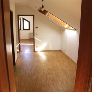 Waldenbuch: Gepflegte 3 1/2-Zi.-DG-Wohnung mit Klimakomfort, renoviert, ruhige Lage