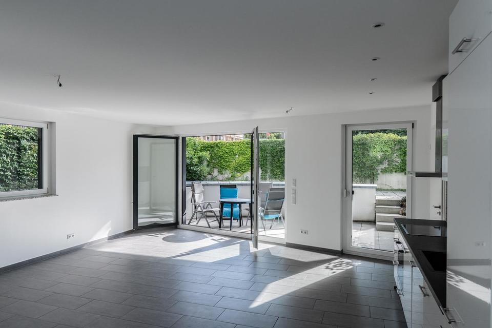 Moderne 2-Zi Wohnung in Stuttgart-West mit Terrasse, EBK, Aufzug, Tiefgarage, Wallbox