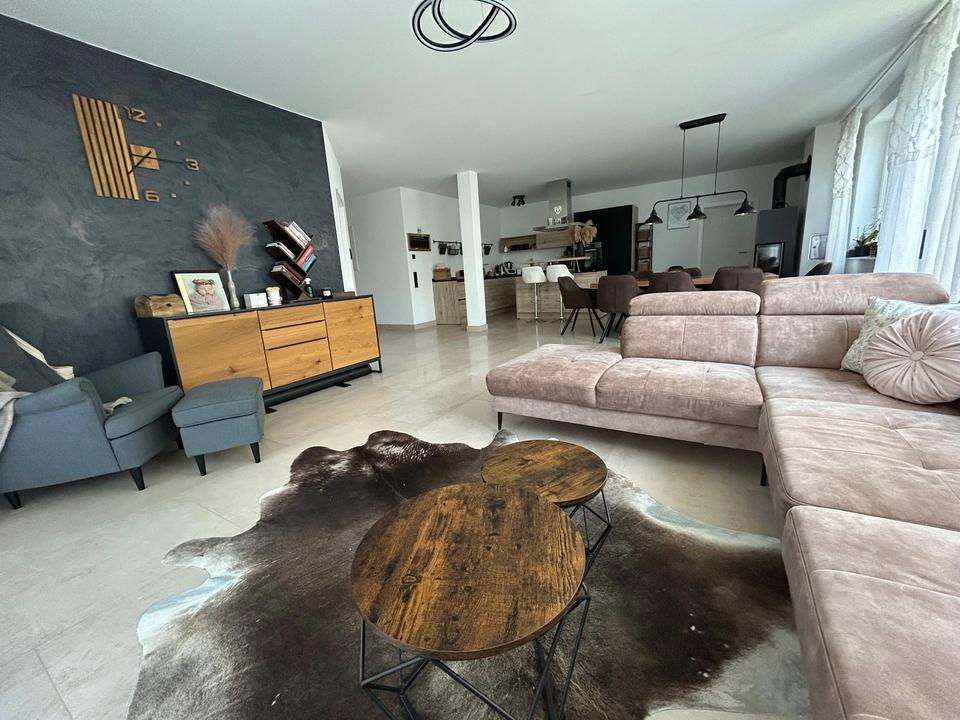 Offene und großzügige 3,5-Zimmer-Wohnung mit Garten & Kamin – Bild 17