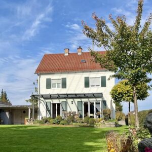 Kernsaniertes Wohlfühlhaus mit herrlichem Garten in Bestlage