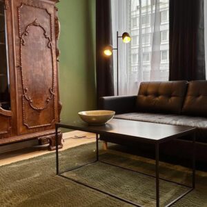 Großes möbliertes Zimmer in neuer 3er-WG – Balkon, Garten & Internet inklusive