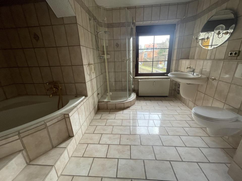 Gepflegtes Stadthaus mit Garten und Terrasse – Bild 32