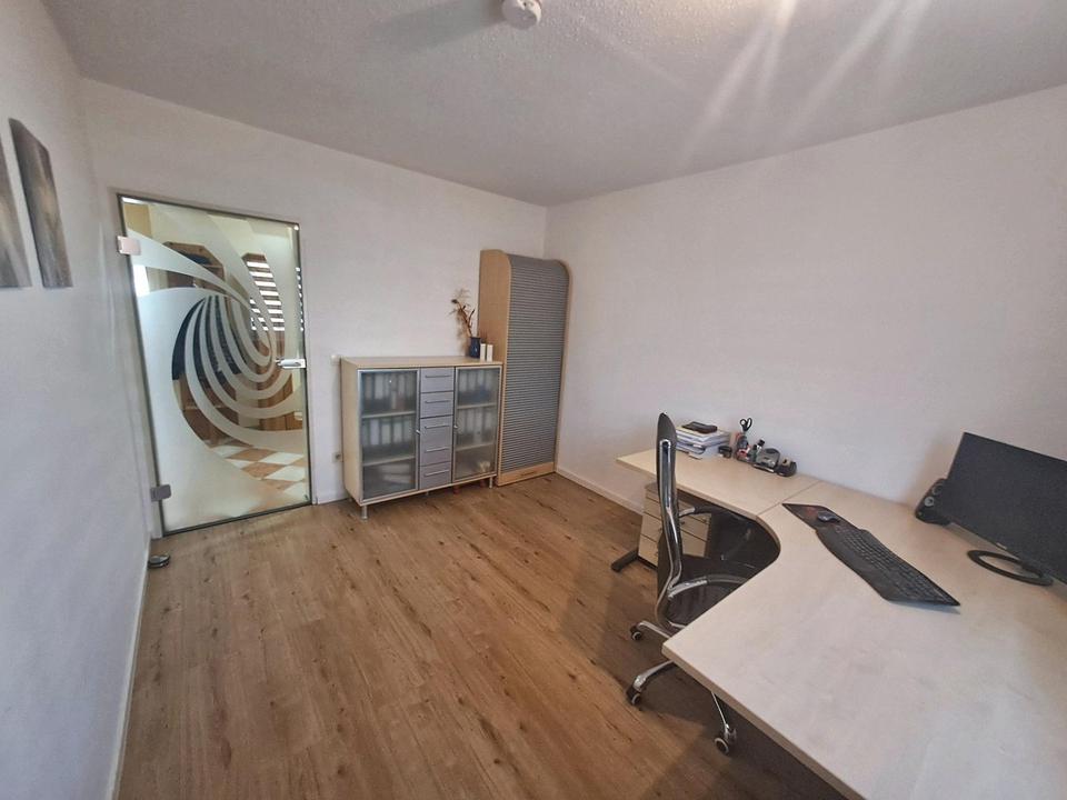 Charmante 4-Zimmer-Wohnung mit separater Wohnküche und zwei Bädern in Rosenheim zu verkaufen – Bild 19