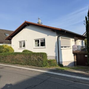 Einfamilienhaus mit großem Grundstück