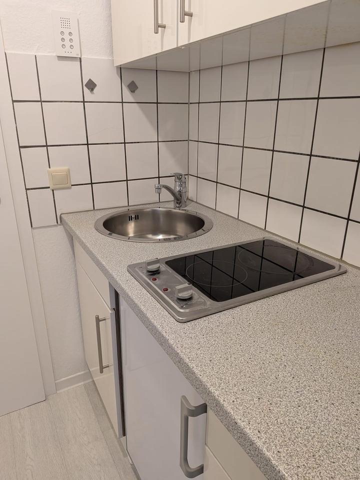 Studentenapartment | frisch renoviert | direkt an der Straßenbahn – Bild 5