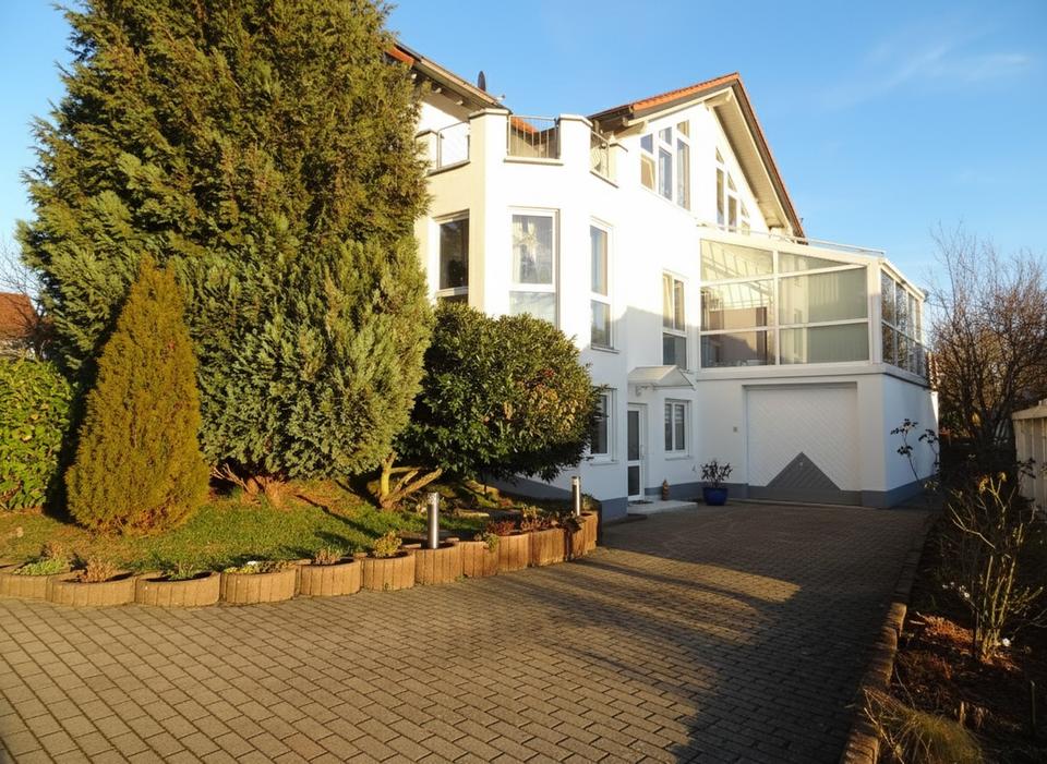 2-Zimmer Erdgeschosswohnung mit großem Wohnbereich, offener Küche und Garage – Bild 21