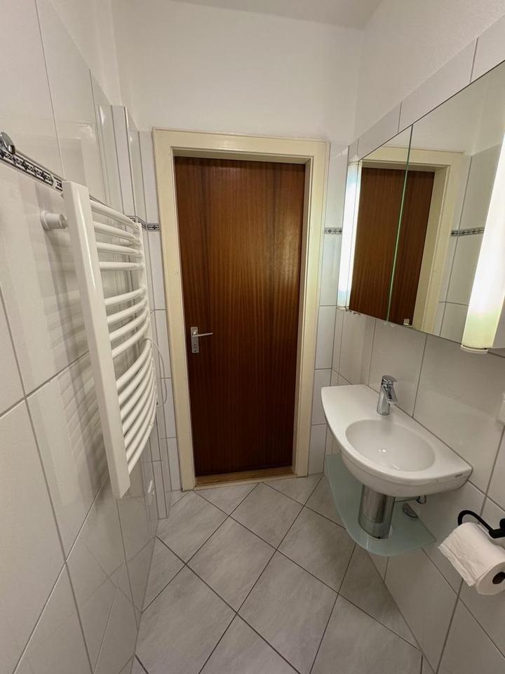 Solide Kapitalanlage: vermietete Etagenwohnung (Staffelmietvertrag), provisionsfrei – Bild 13