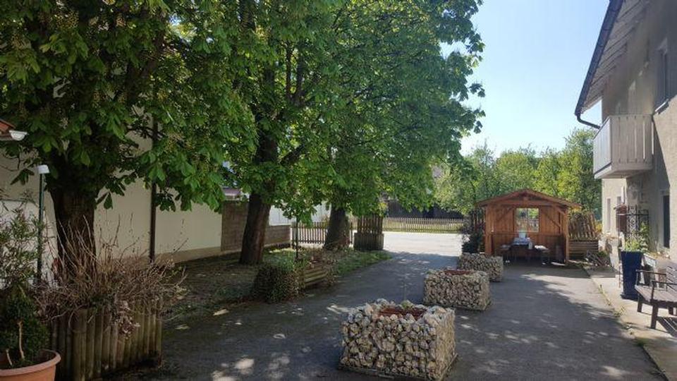 Pension 19 Zimmer, Gasthaus, Biergarten & Betreiberwohnung, Umwandlung "Gewerbe für Wohnen" – Bild 7