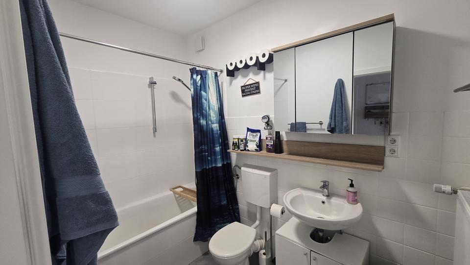 Kurzfristig verfügbar: Sanierte teilmöblierte 2,5-Zimmer-Wohnung mit EBK in Hochheim – Bild 5