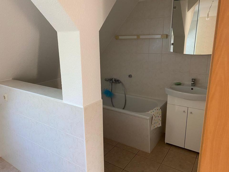 Renovierte Dachgeschosswohnung in ruhiger Lage – Bild 4