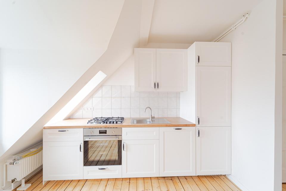 Charmante DG-Wohnung - renoviert, mit neuer EBK und separatem Speicher in Lübeck – Bild 2