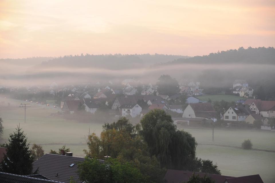 Großzügiges Ein- bis Zweifamilienhaus mt 8.197 qm Grund, PV-Anlage, Wald und Panoramablick – Bild 33