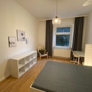 Ab 1.5. - großes modern möbliertes WG-Zimmer in Düsseldorf-Benrath