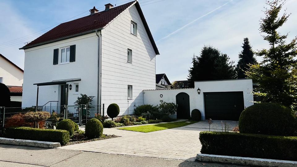 Kernsaniertes Wohlfühlhaus mit herrlichem Garten in Bestlage – Bild 2