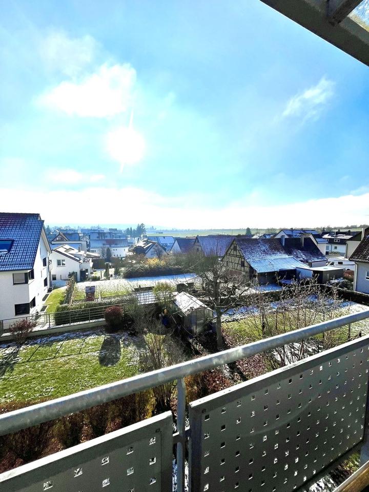 Möblierte 4,5-Zi.-Dachmaisonette mit Galerie, großem Balkon, TG & E-Ladestation – Bild 5