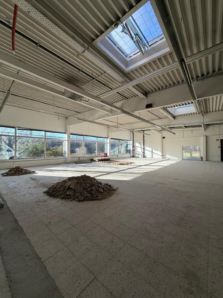 Lager-/Produktionshalle mit optimaler Erreichbarkeit (Kreuz B428/B65) – Bild 2