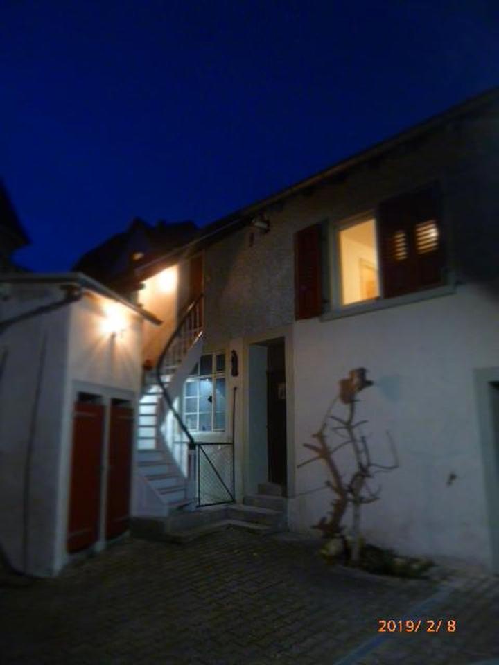 Charmante 2-ZKB mit Holzdielen, Freisitz und Innenhof – Bild 10