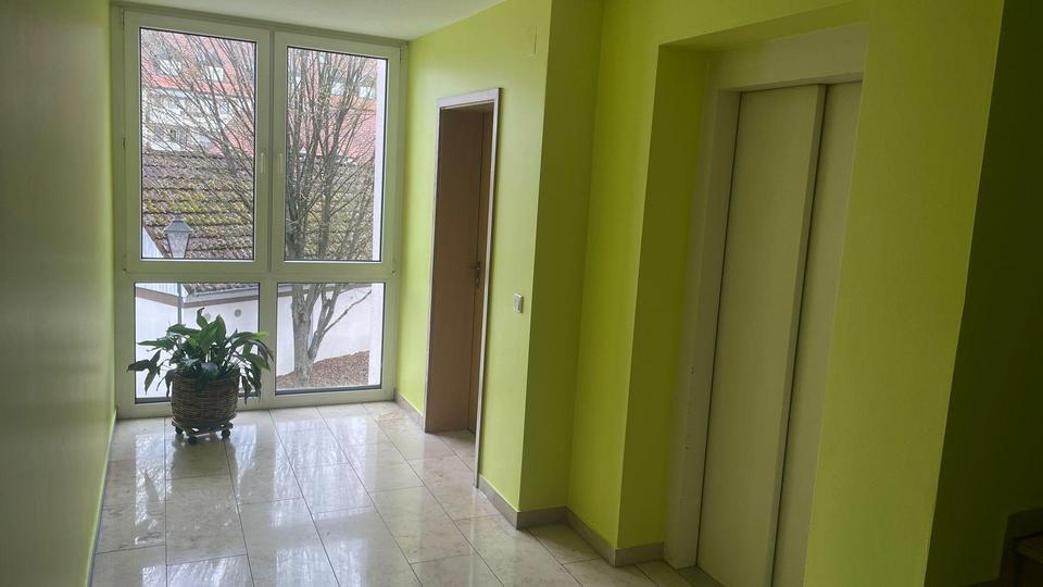 Top-Lage in Lauf: Teilmöblierte 1,5-Zi-Wohnung mit Balkon, Aufzug & Parkplatz! Sofort verfügbar! – Bild 9