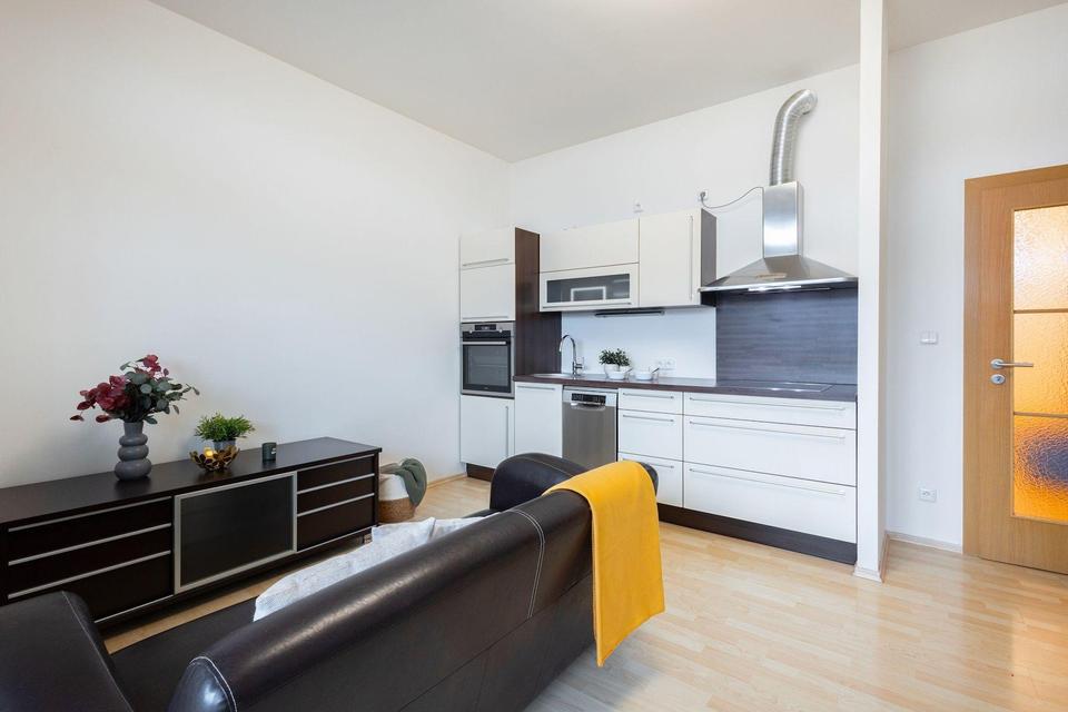 Gepflegte Etagenwohnung mit Stellplatz – Bild 2