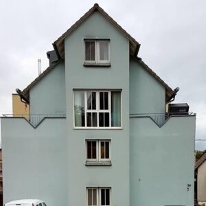 Helle 4-Zimmer-Maisonette mit Schwedenofen, 2 Bädern & Stellplätzen in ruhiger Lage