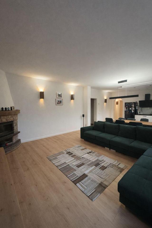 Großzügige 4-Zimmer-Wohnung (112 m²) mit Garten, Garage mit Wallbox, Kamin & Einbauküche – Bild 2