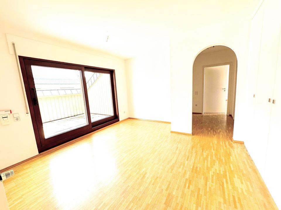 Repräsentatives 2-Familienhaus mit Ausbaupotential in begehrter Wohnlage – Bild 16