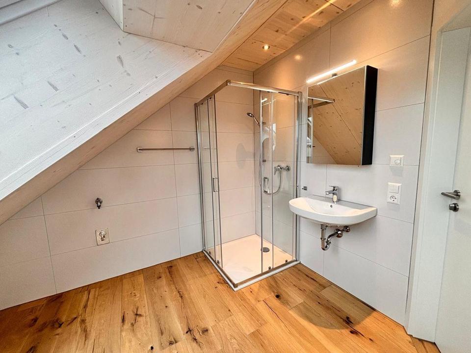 Lichtdurchflutete 2-Zimmer Dachgeschoss Wohnung in Öpfingen. – Bild 4