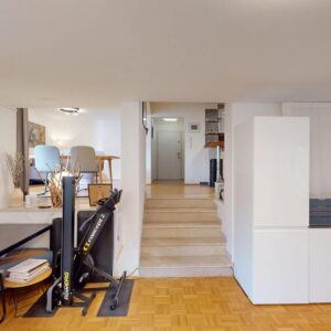 Teilbare Wohnung mit 2 Balkonen, 2 Garagenstellplätzen & Aufzug an der U-Bahn Münchner Freiheit